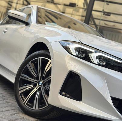 بي ام دبليو 320i 2024