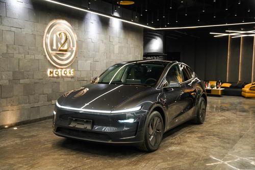 Tesla Model Y 2025