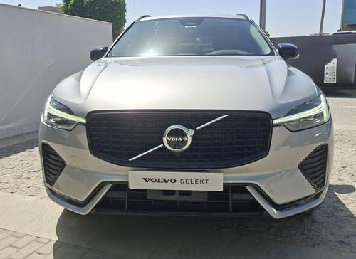 فولفو XC60 2025