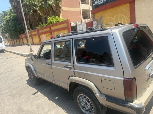 جيب شيروكي 2001