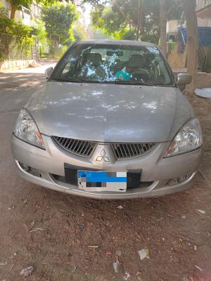 ميتسوبيشي لانسر بومة 2005