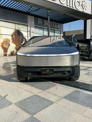 Tesla Cybertruck 2025