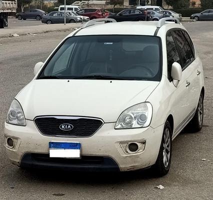 كيا كارينز 2012