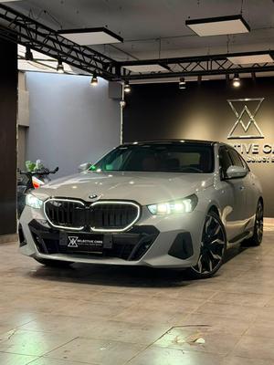 بي ام دبليو 520 2024