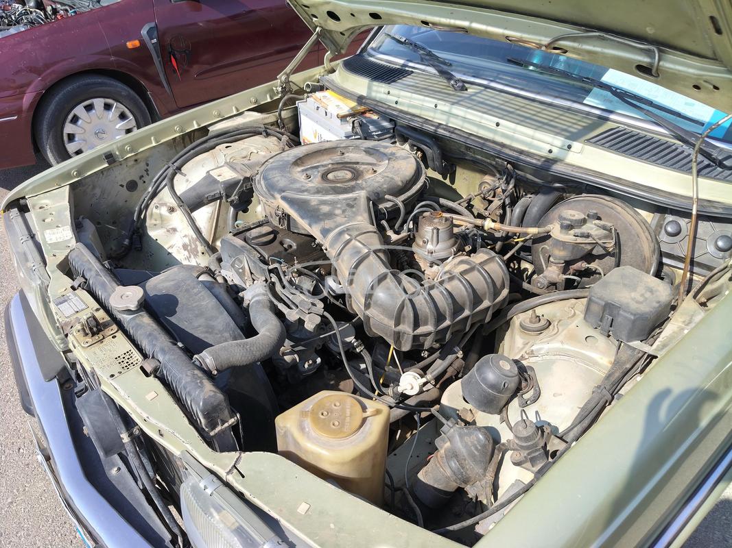 1984 Mercedes 200 - 3