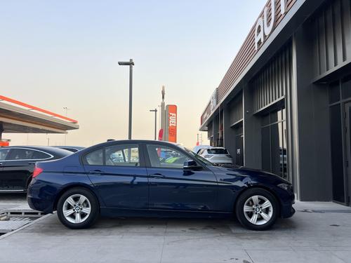 بي ام دبليو 320i 2015