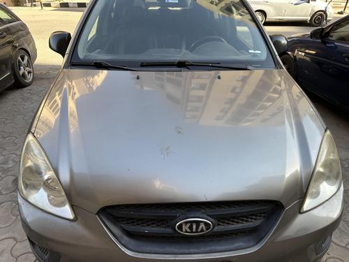 كيا كارينز 2010
