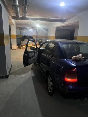اوبل أسترا 2000