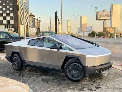 Tesla Cybertruck 2025