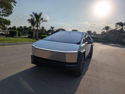 Tesla Cybertruck 2025