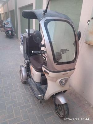 آخر أخرى 2025
