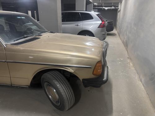 مرسيدس E 200 1983