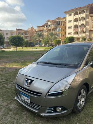 Peugeot 5008 2013