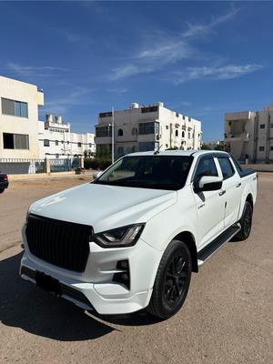 ايسوزو دى ماكس 2023