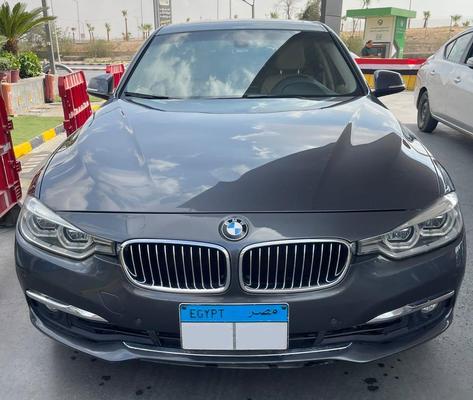 بي ام دبليو 320i 2018
