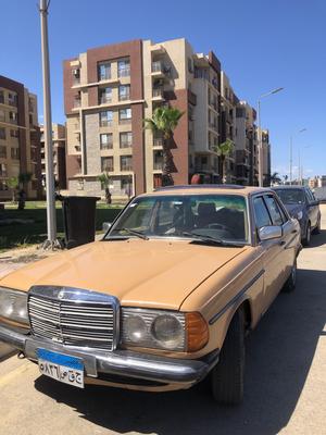 مرسيدس 230 1977