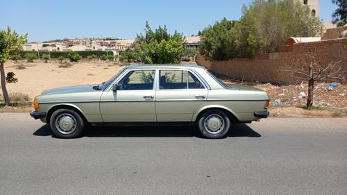 مرسيدس 200 1984
