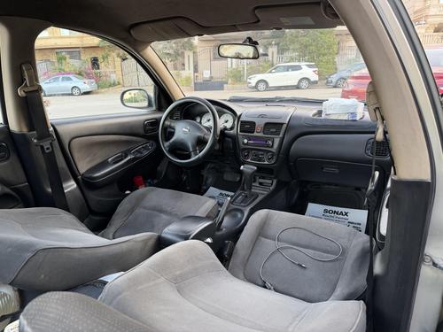 Nissan Sunny 2010