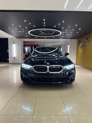 بي ام دبليو 320i 2025