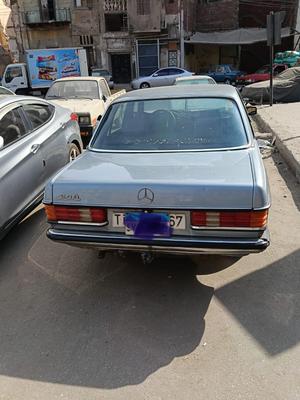 مرسيدس 200 1981