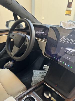 Tesla Model X 2023