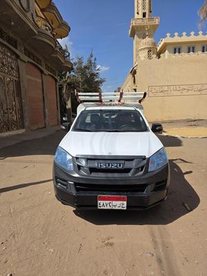 ايسوزو دى ماكس 2015