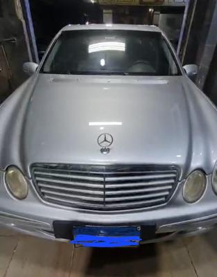 Mercedes E 240 2004